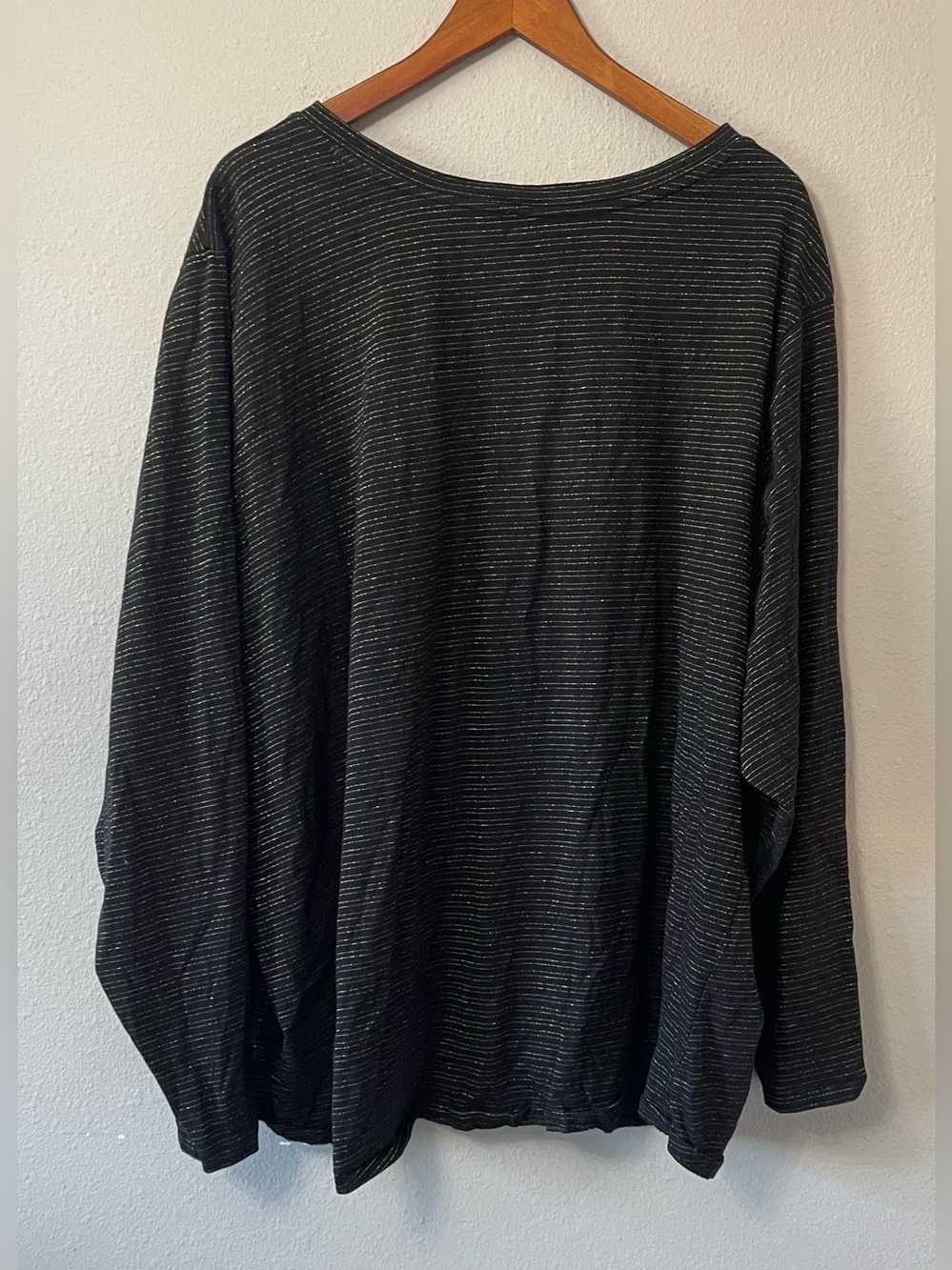 Sonoma Goods For Life Women’s 4X Black Metallic Stripe V-Neck Long Sleeve Tee - Picture 2 of 4